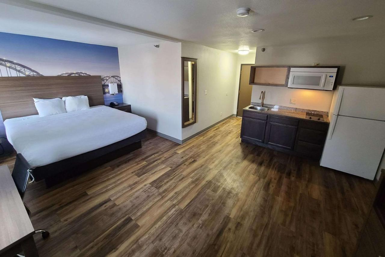 Hotel Clarion Pointe à Bettendorf Extérieur photo